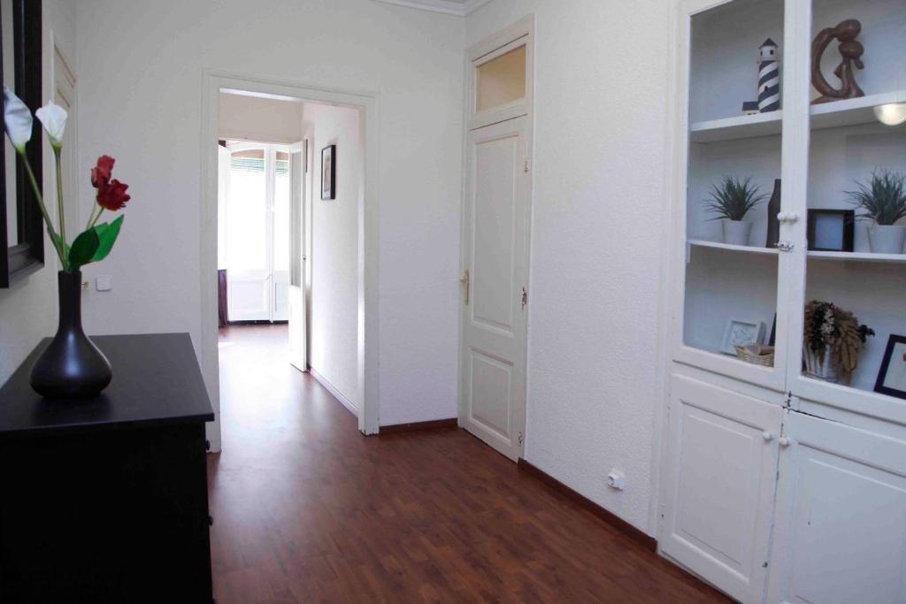 Large One-Bedroom Apartment (2 Adults)
