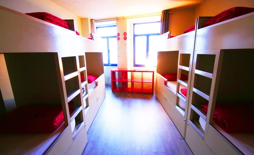 Bed 8-Bed Dormitory Room