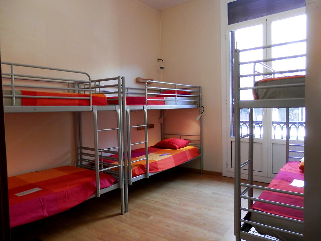Bed 6-Bed Dormitory Room