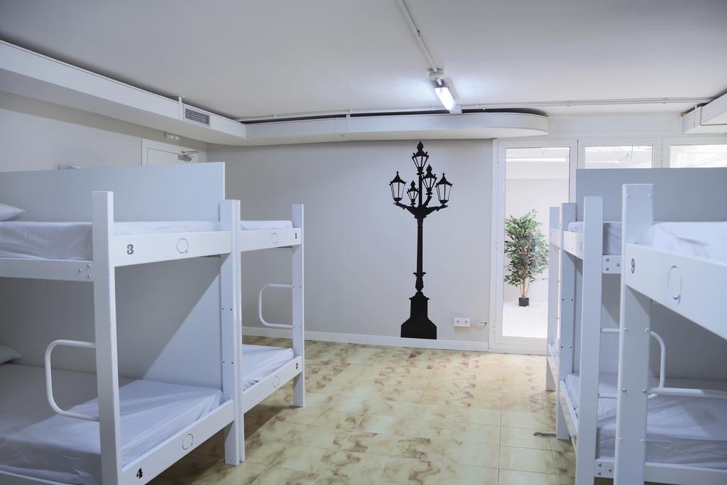 Bed in 14-Bed Mixed Dormitory Room