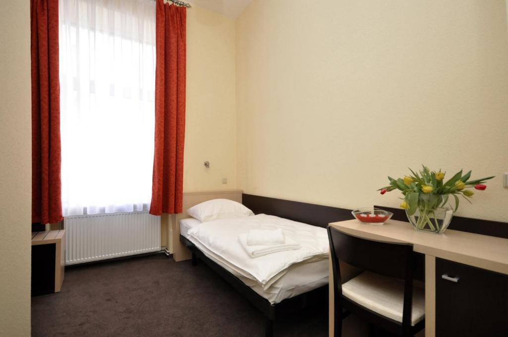 Single Room,1580671377:JPEG