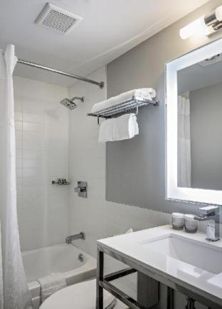Gatsby Deluxe Double (2 beds)