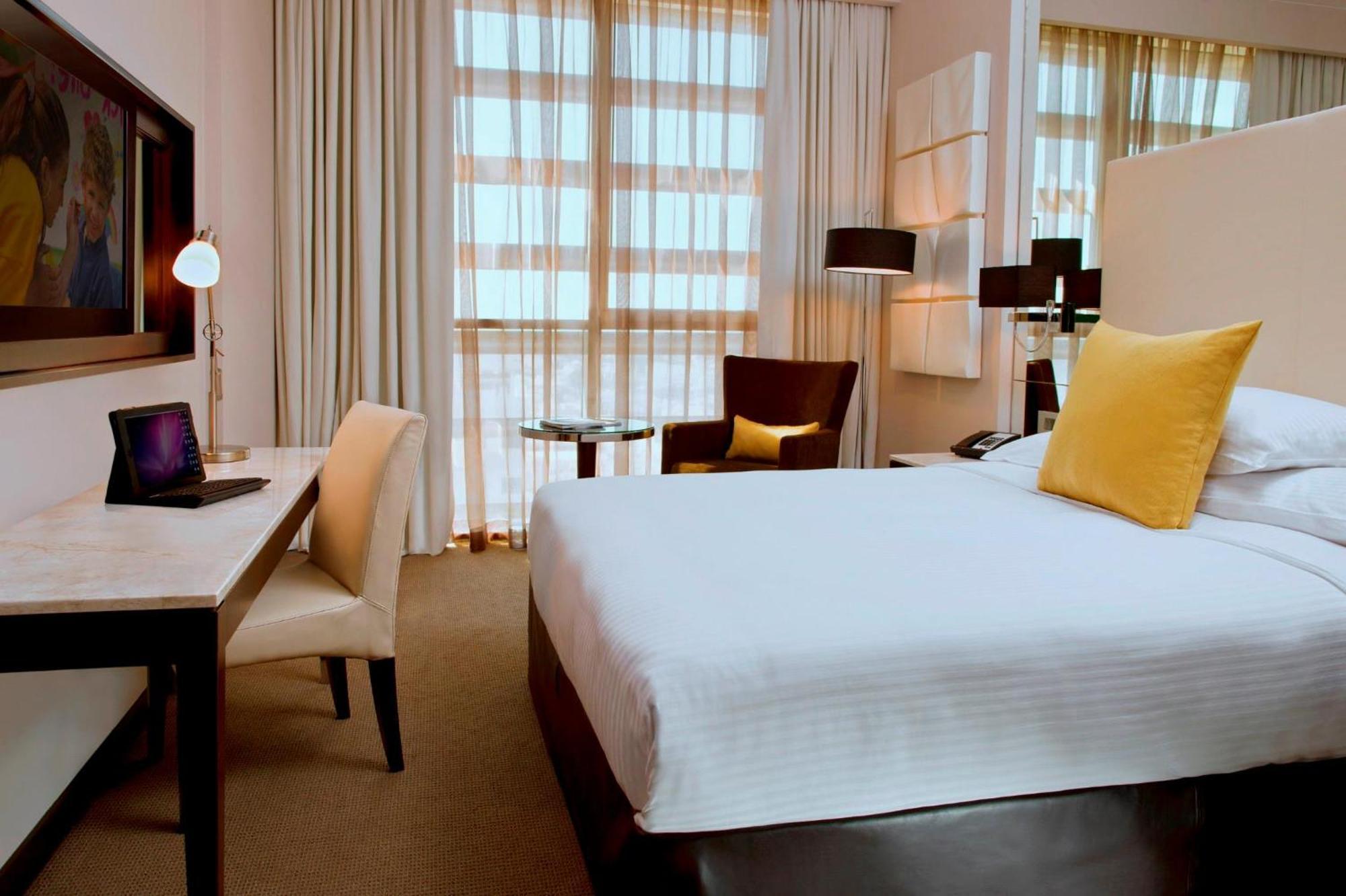 Centro Prime Room - Queen Bed