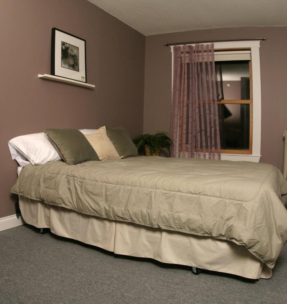 Queen Room with Shared Bathroom