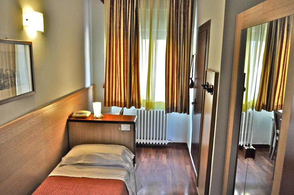 Single Room,631465926:JPEG
