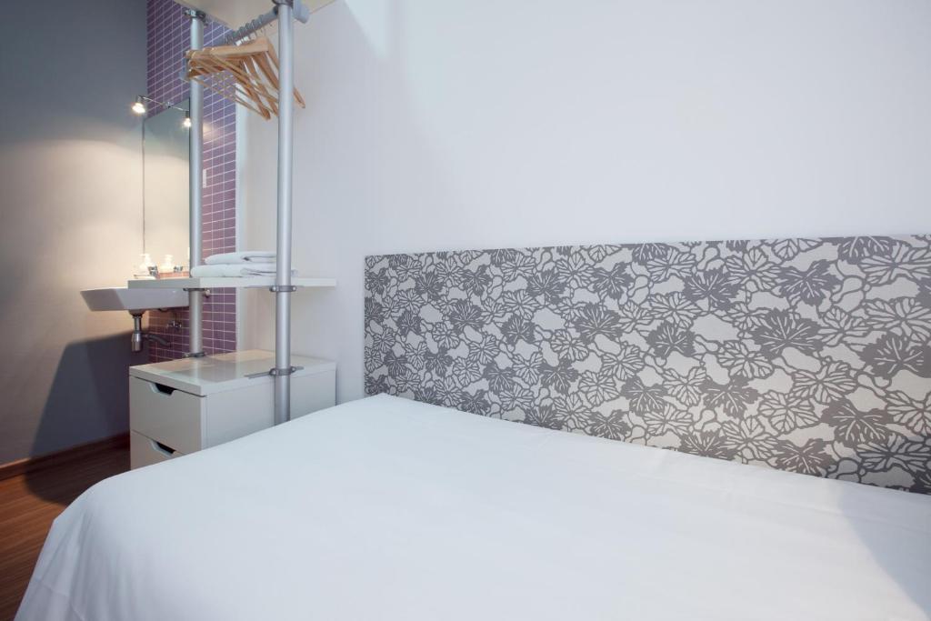 Small Double Room with Shared Bathroom