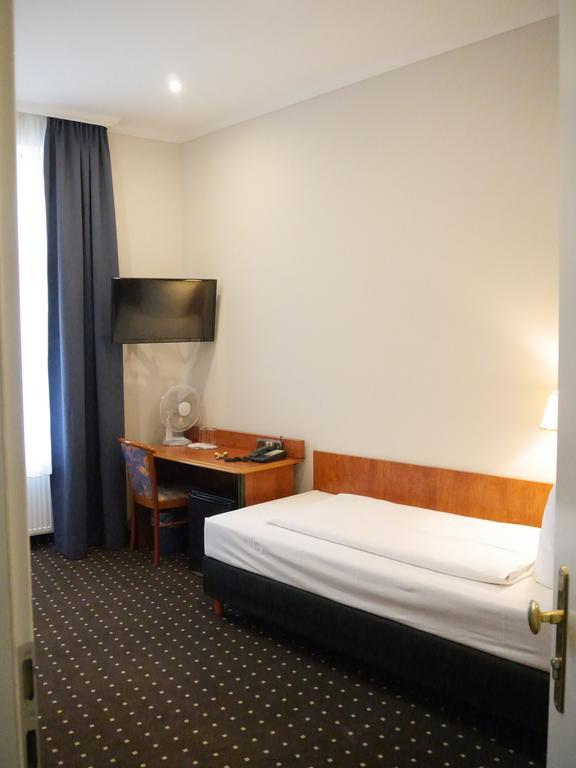 Large Single Room