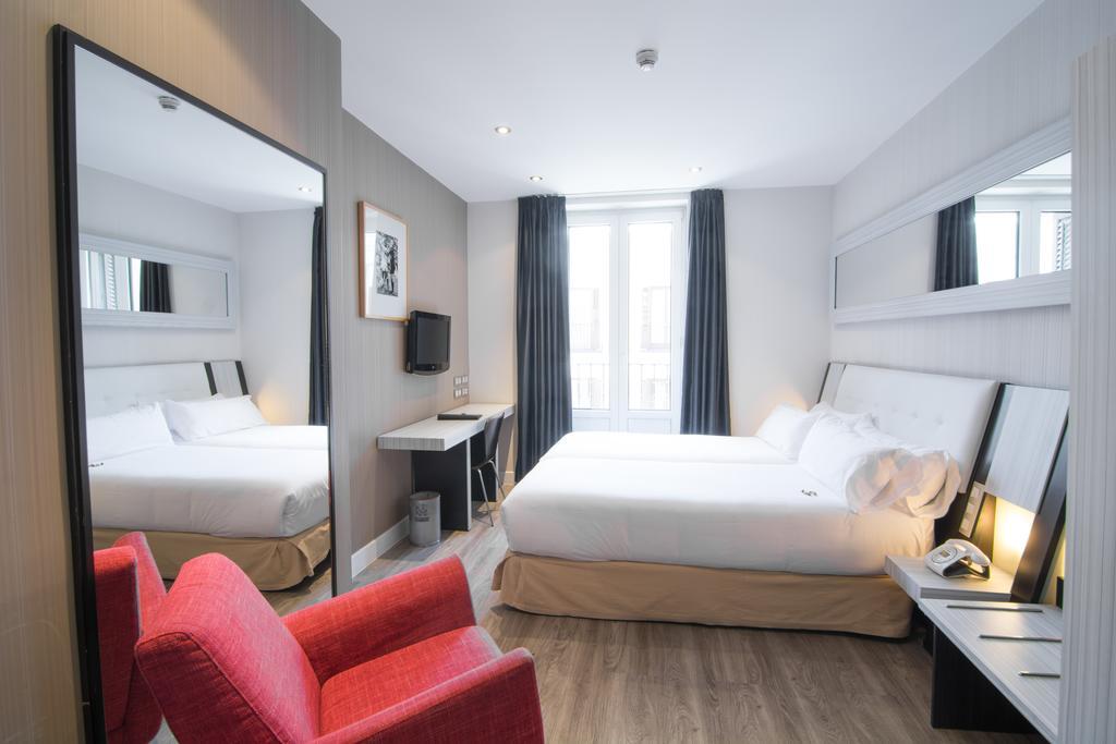 Double or Twin Room (1-2 Adults)