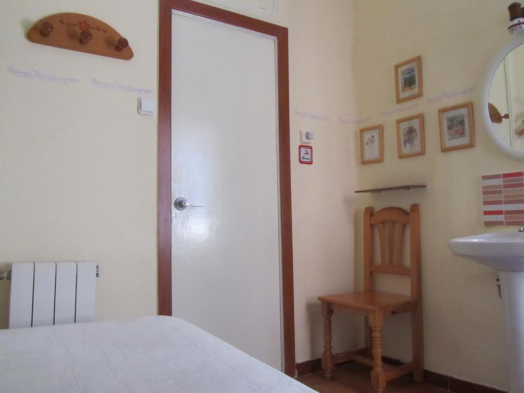 Single Room with Shared Bathroom