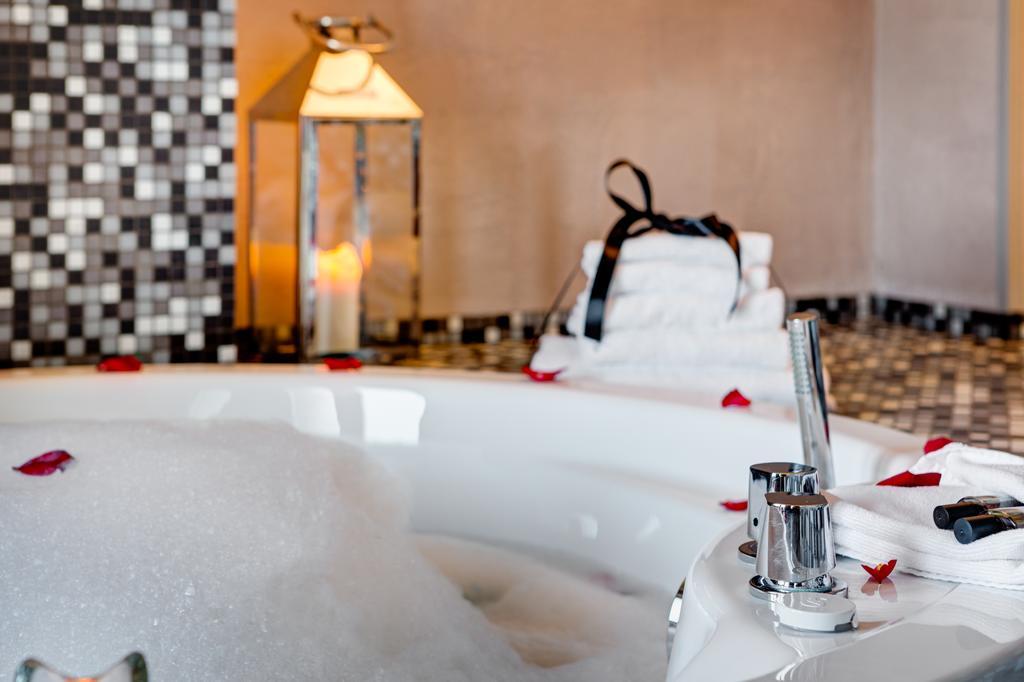 Suite with Hot Tub