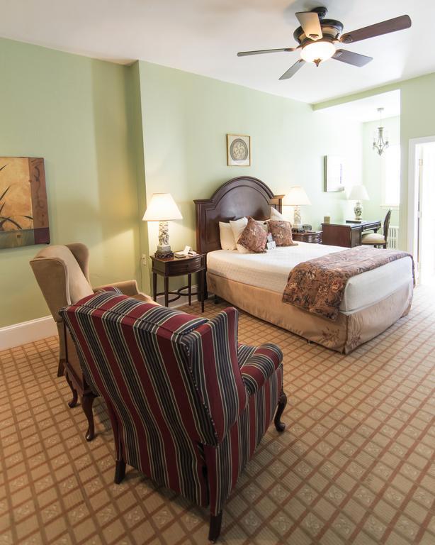 Queen Studio #1,381947260:JPEG