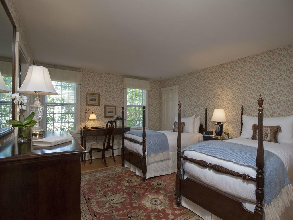 Superior Room with Two Twin Beds