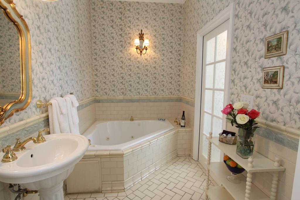 Executive Suite with Spa Bath