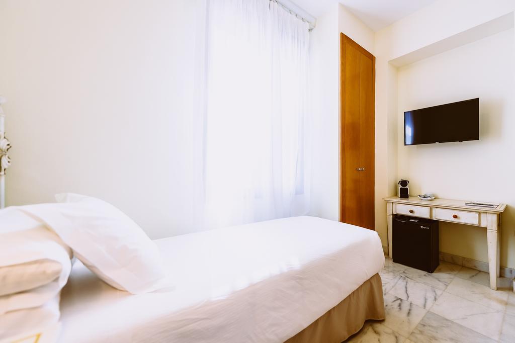 Single Room,397414017:JPEG