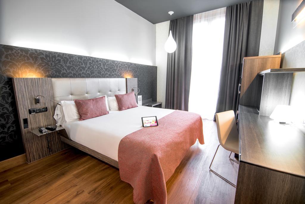 Double or Twin Room (1-2 Adults)