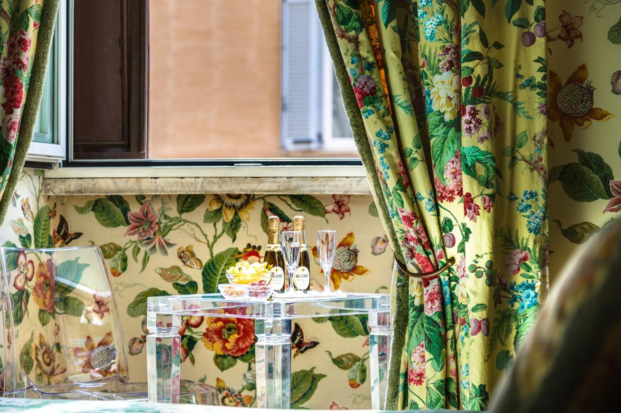 Superior Double Room with Street View