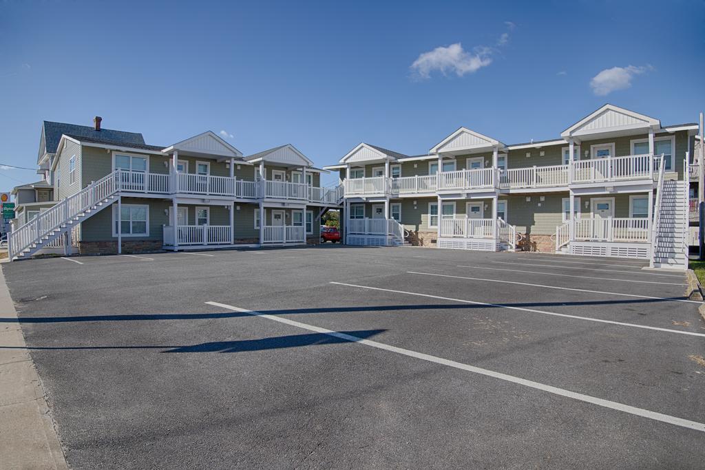 Two-Bedroom Apartment- 4 Queen beds