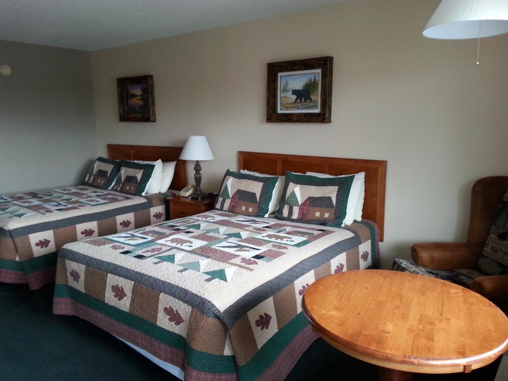 Queen Room with Two Queen Beds - Smoking
