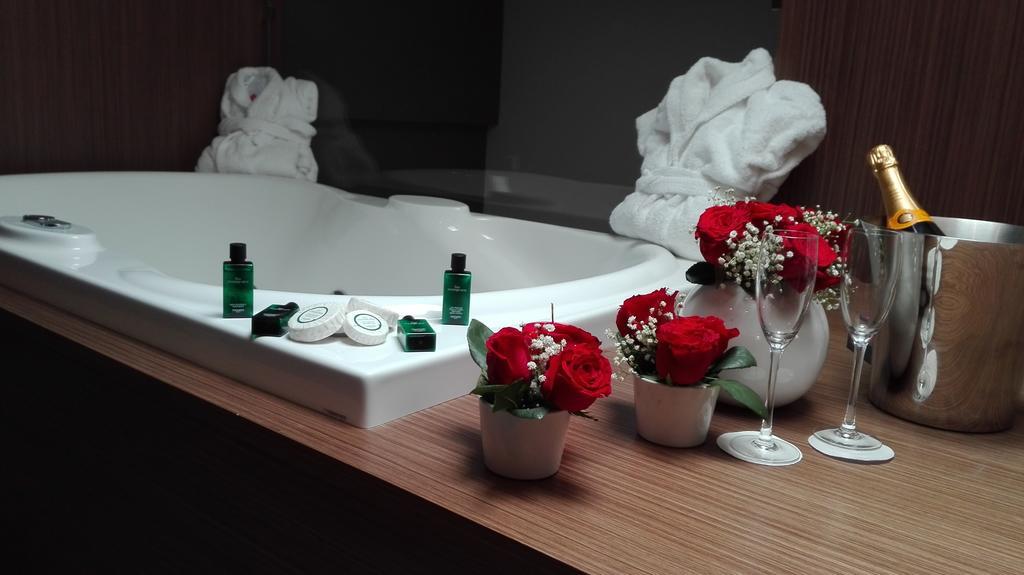 Junior Suite with Hot Tub - Split Level