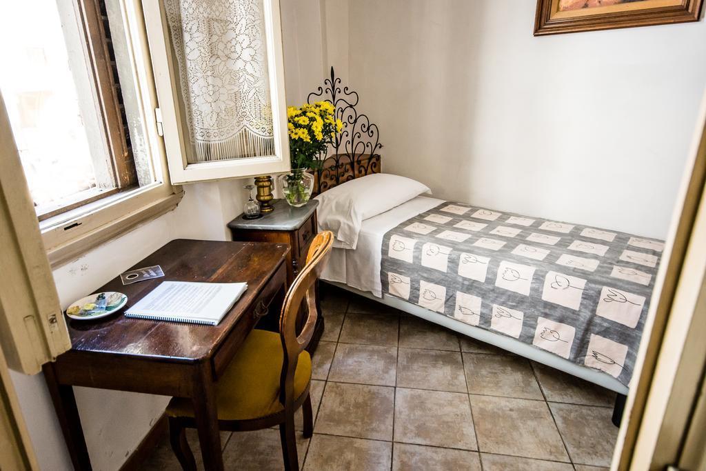 Basic Single Room with Shared Bathroom