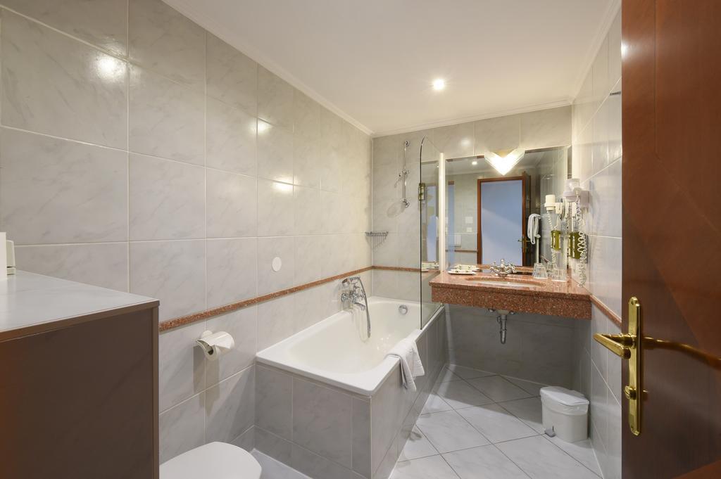 Two-Bedroom Suite with Two Bathrooms