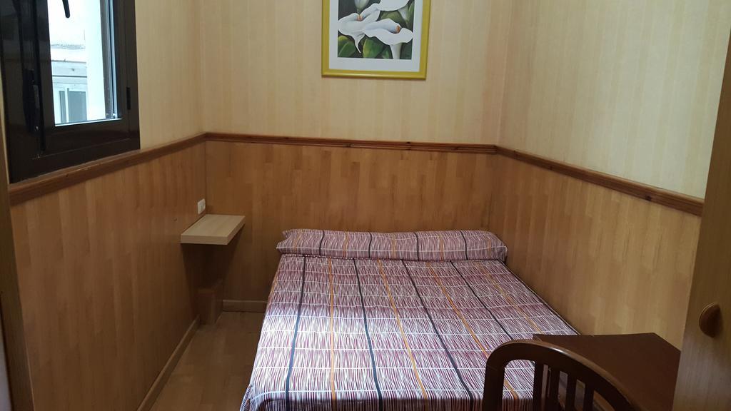 Economy Double Room with Shared Bathroom with no views,447910467:JPEG