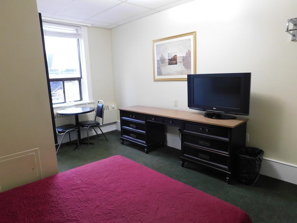 Queen Room with Air Conditioning