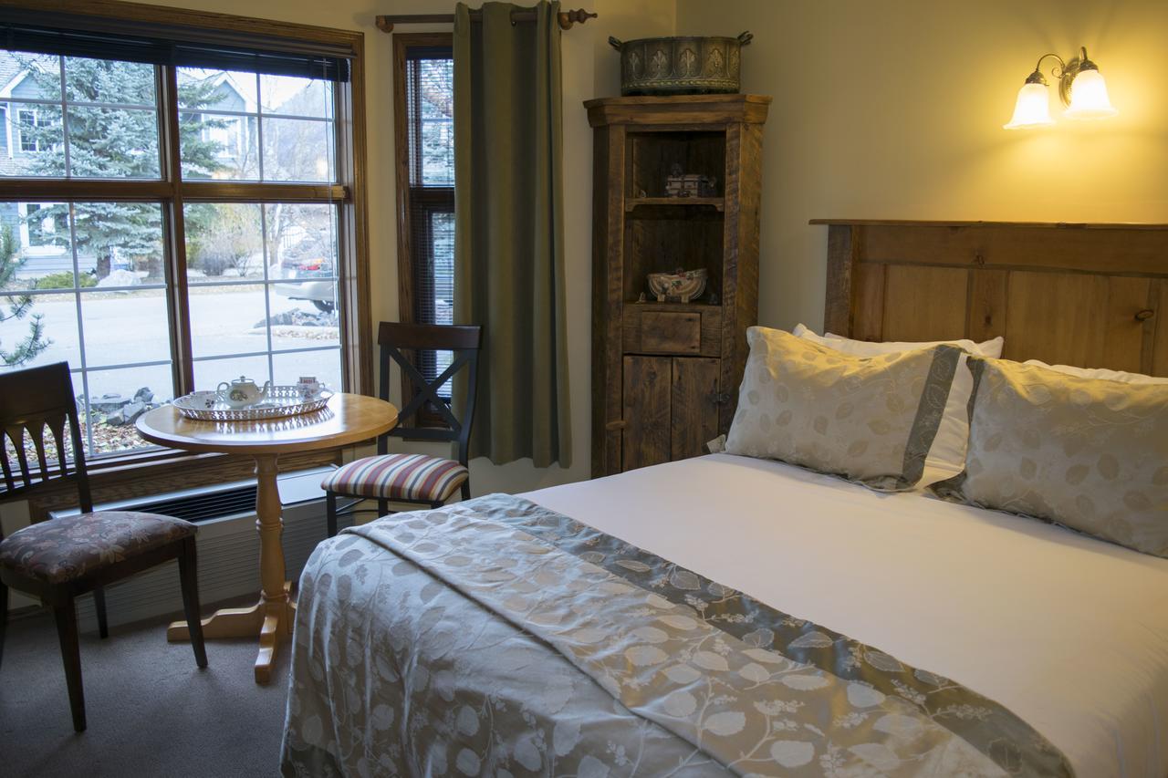 Queen Suite with Sofa Bed
