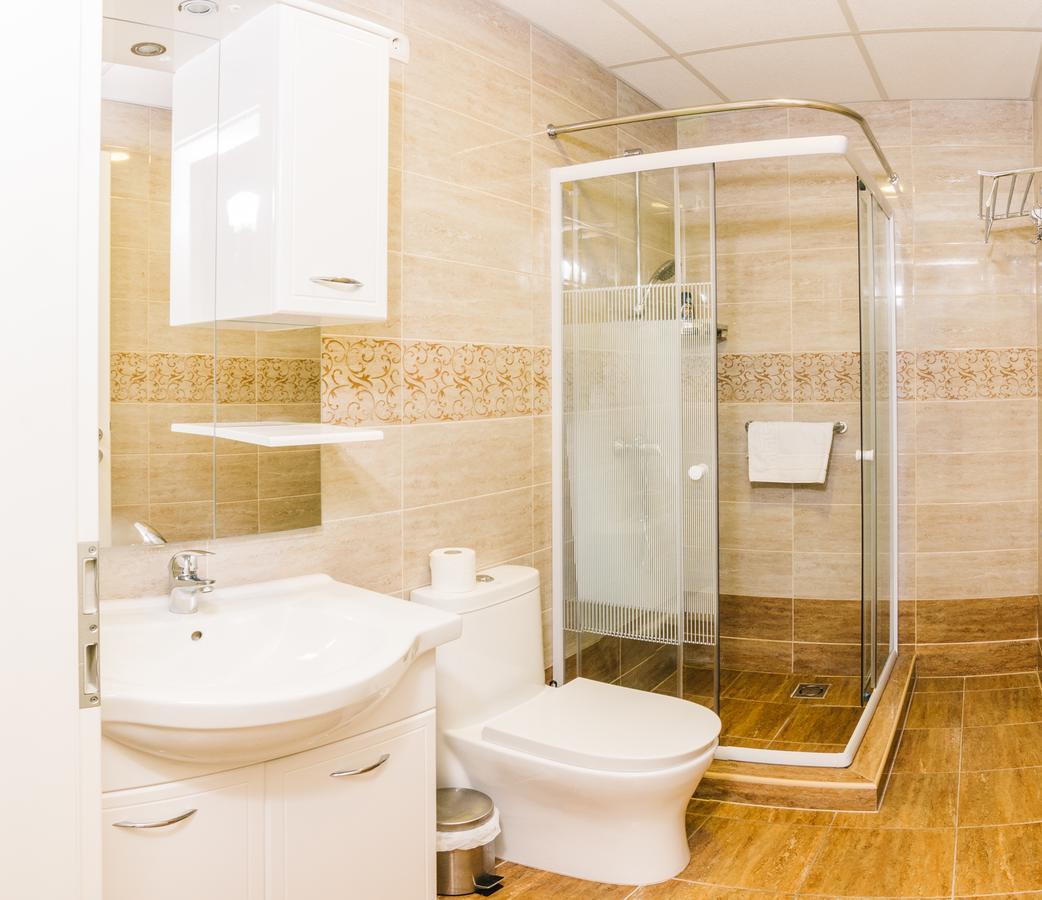 Single suite (With Shared Toilet)