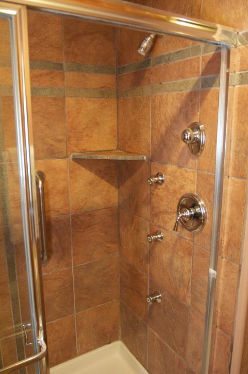 Queen Studio with Spa Bath