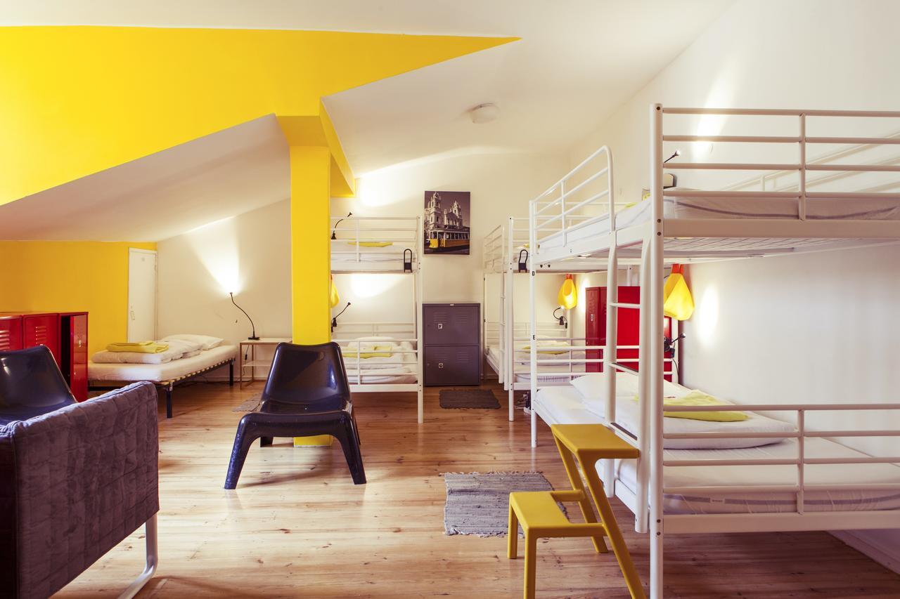 Single Bed 10-Bed Dormitory Room