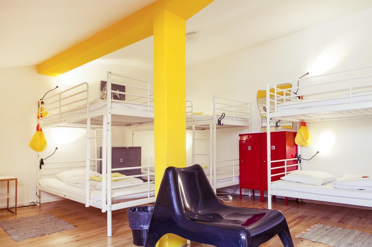 Single Bed 10-Bed Dormitory Room