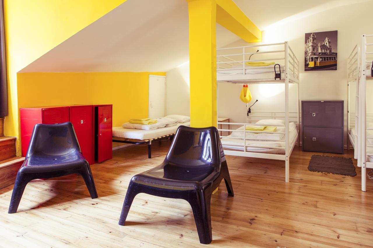 Single Bed 10-Bed Dormitory Room