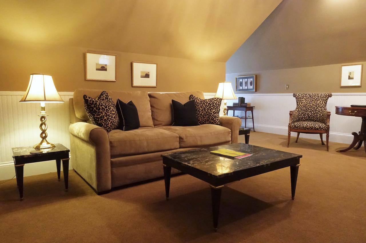 King Suite with Balcony - Maclellan House