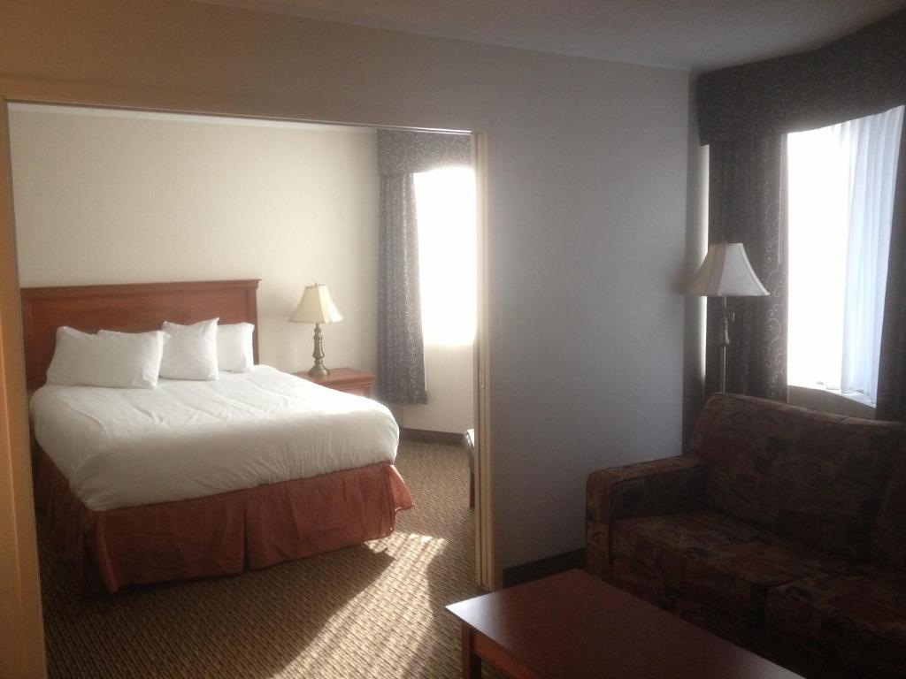 Deluxe Queen Room - Non-Smoking
