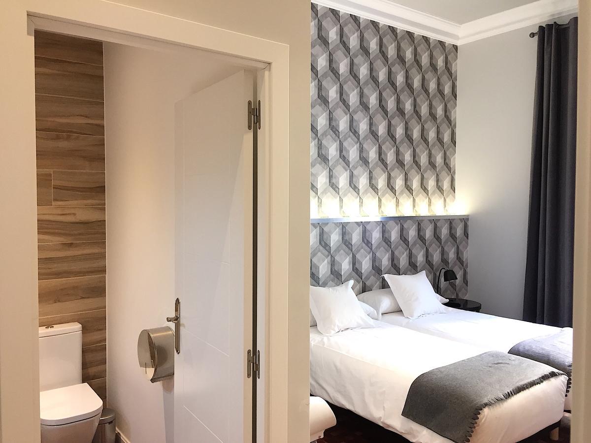 Twin Room with Private Bathroom