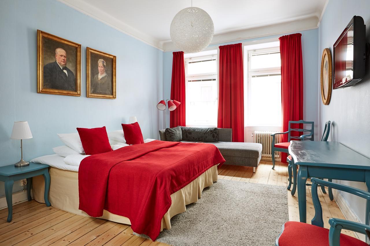 Triple Room with Shared Bathroom in Hall