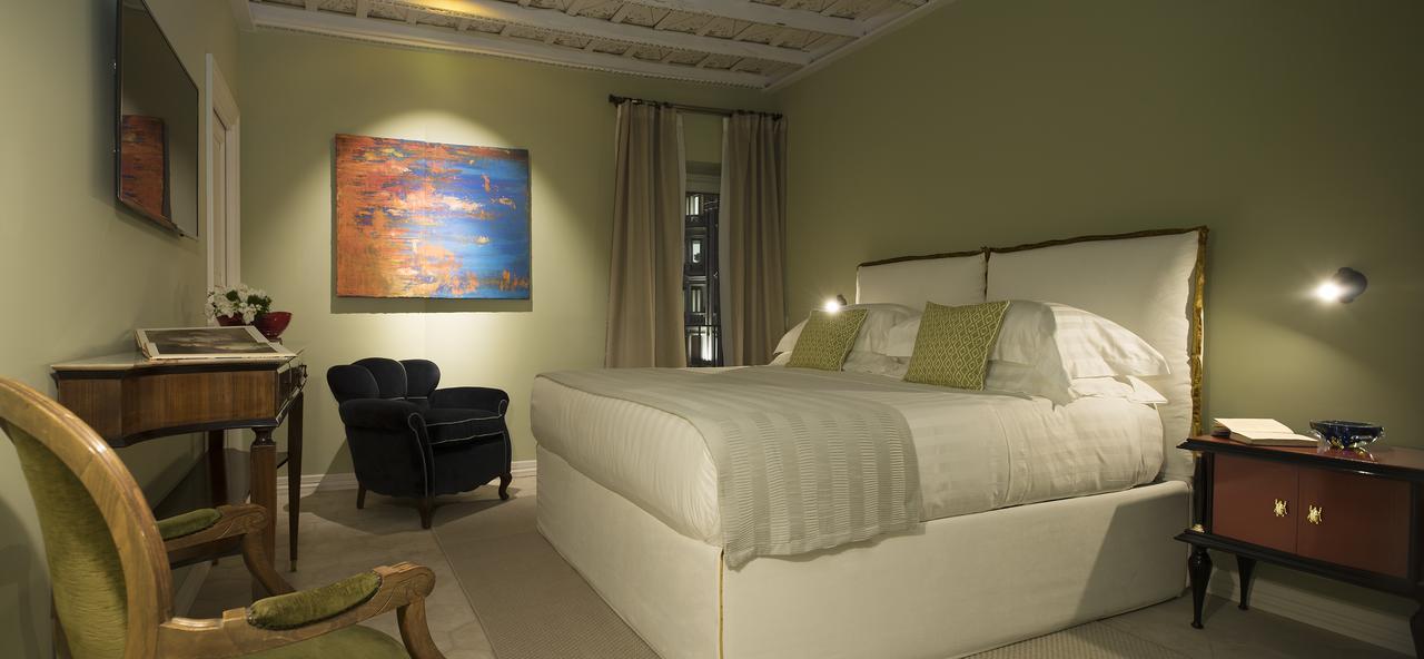 Superior King Room City View