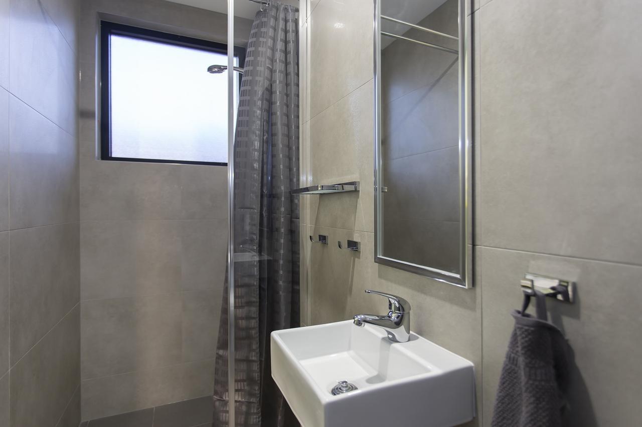 Bed in 6-Bed Female Dormitory Room with Private Bathroom