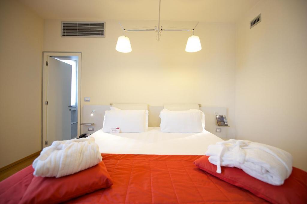 Classic Double Room with King Bed