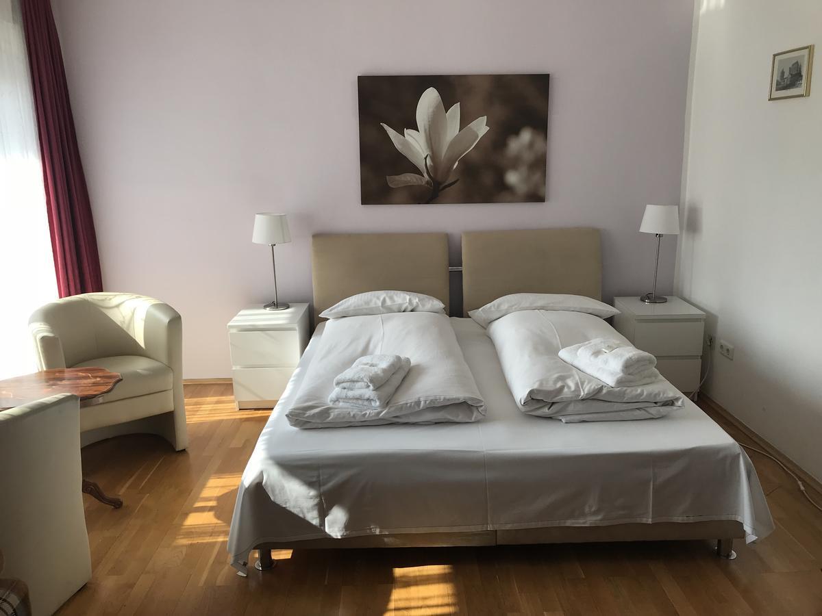 Quadruple Room with Private Bathroom