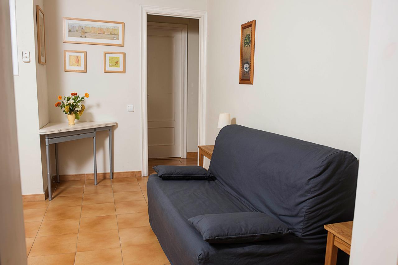 Studio/Suite Triple with Private Bathroom