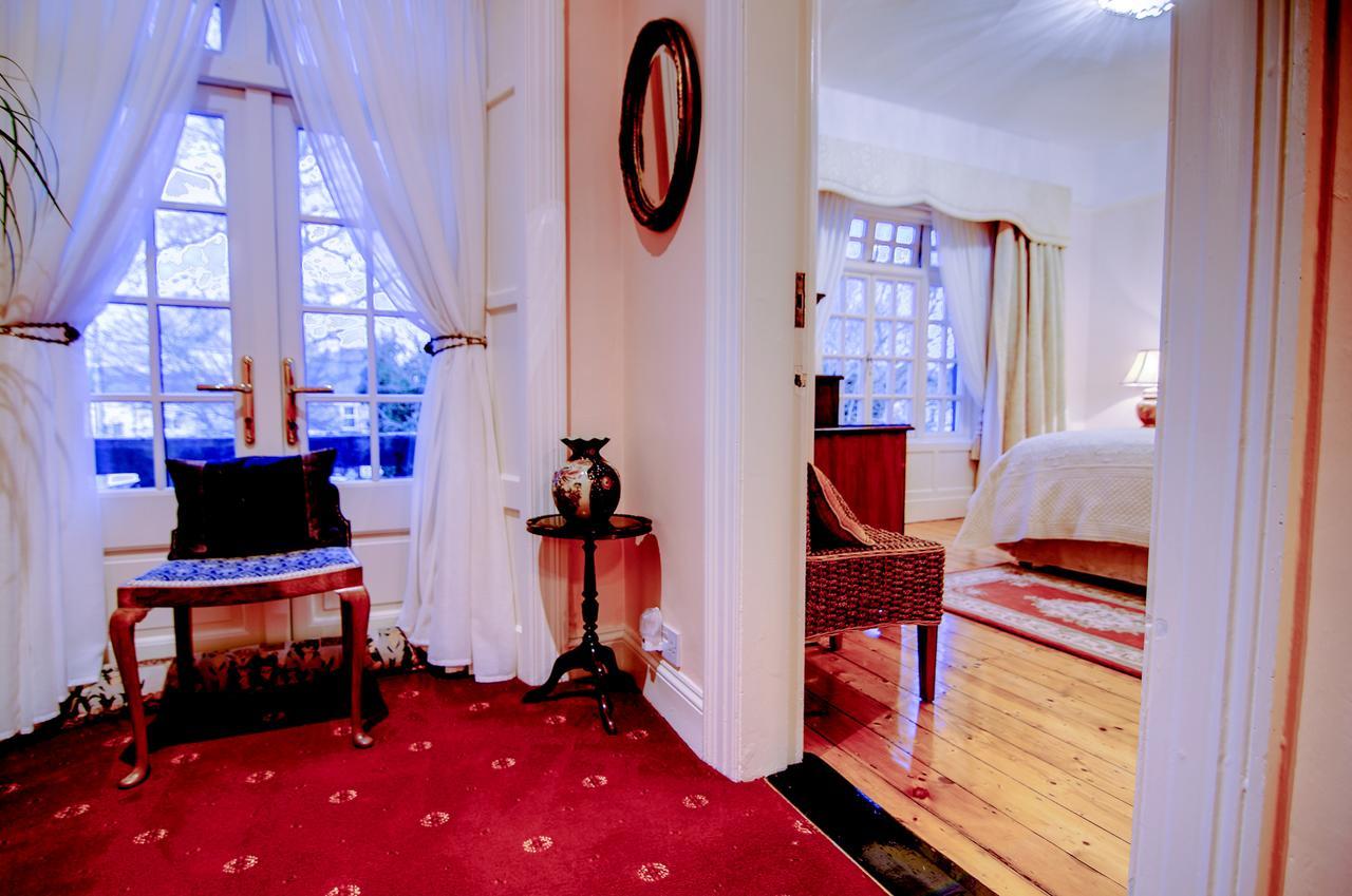 Queen Room with Garden View