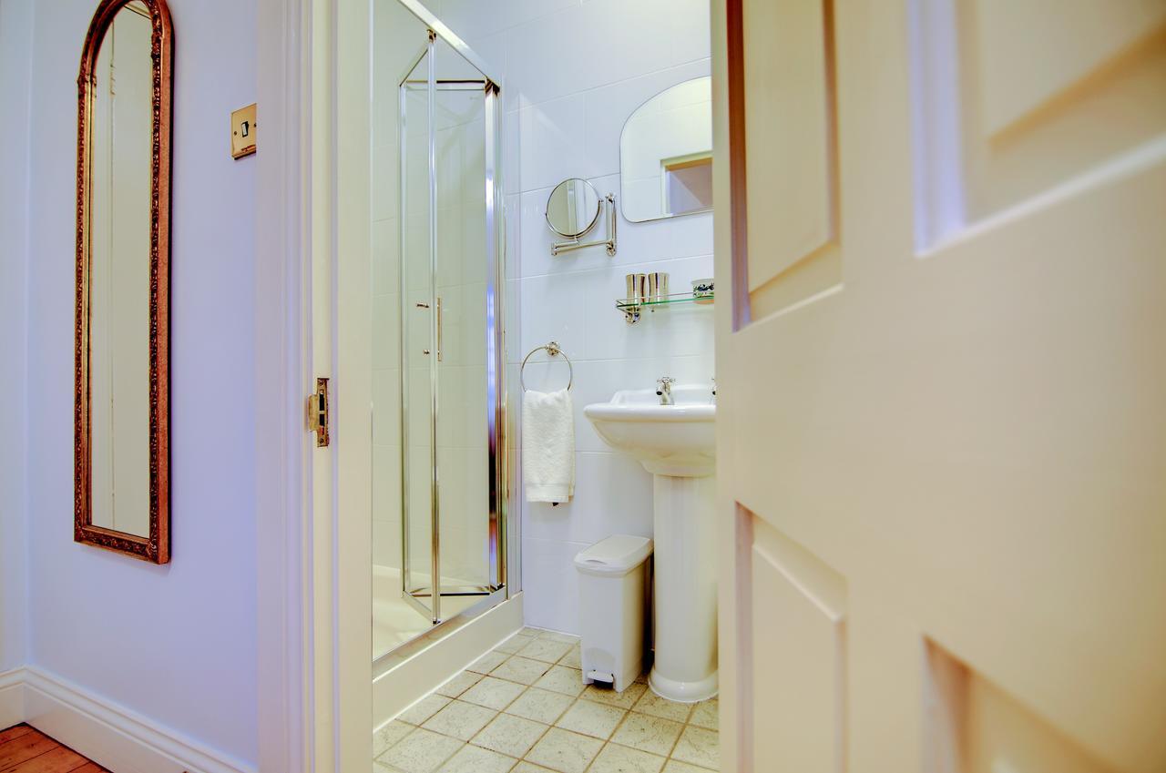 Twin Room with Private Bathroom