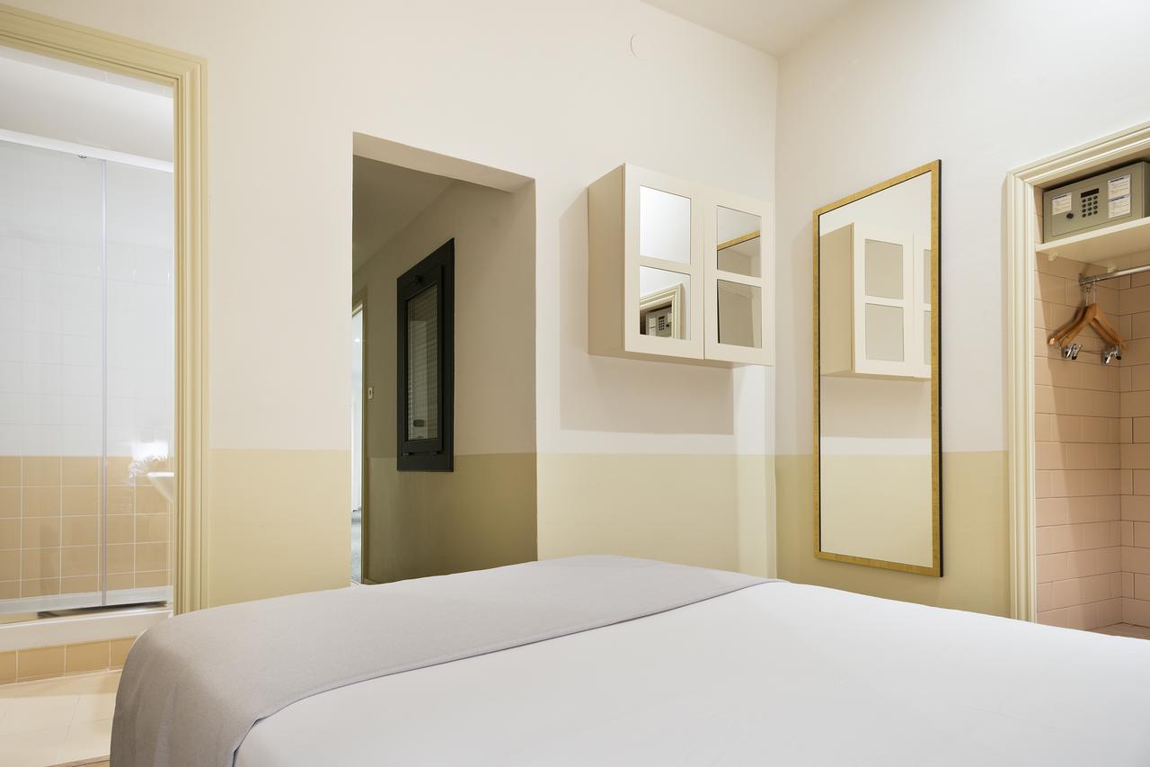 Single Room,633145713:JPEG