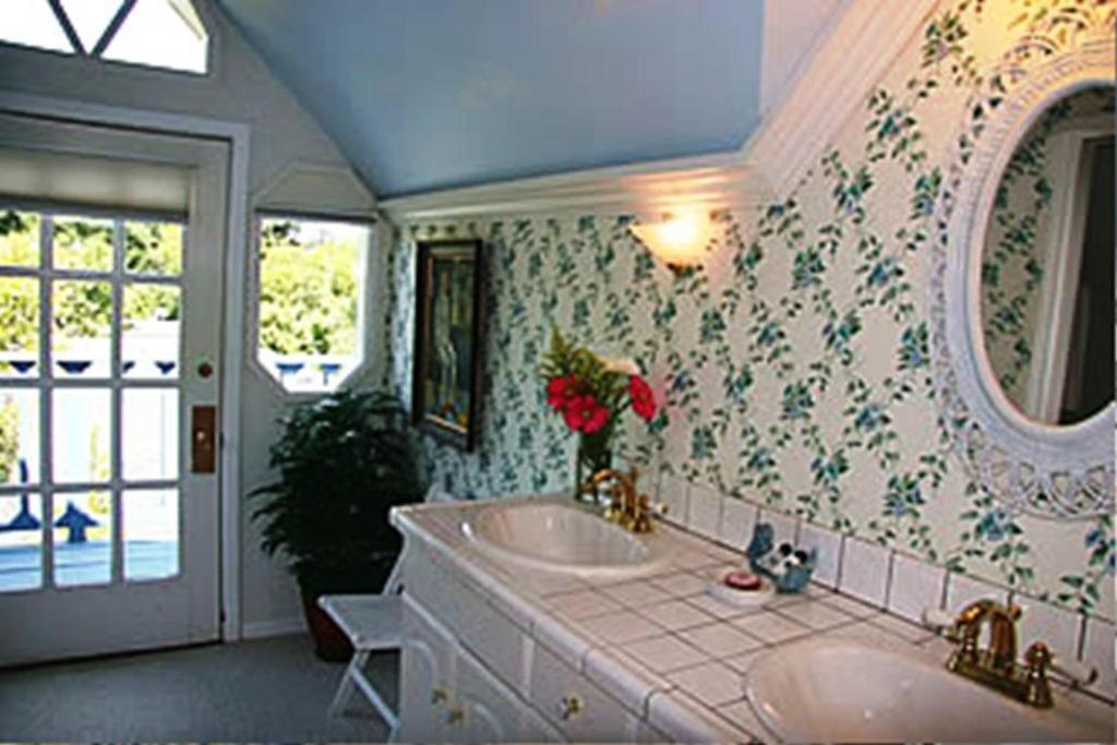 King Suite with Spa Bath