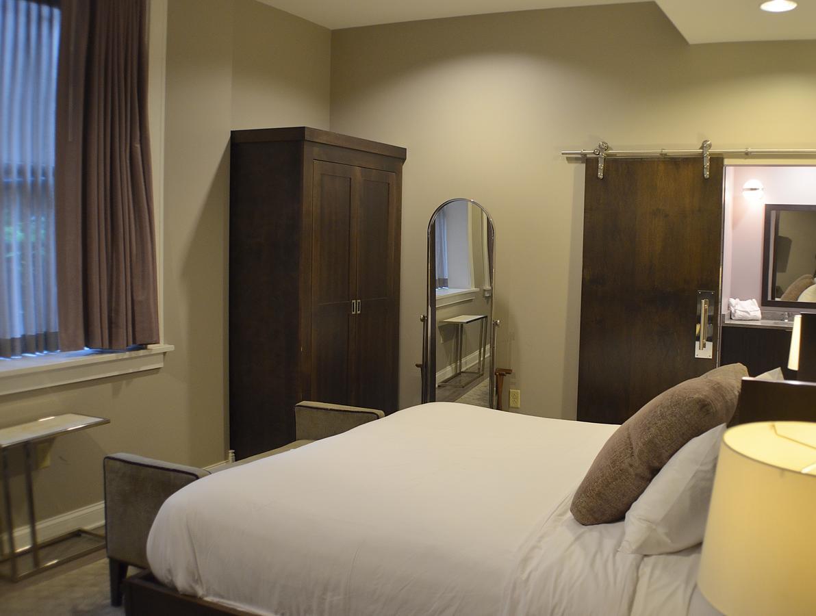 Deluxe Room with Queen Bed - Non Smoking