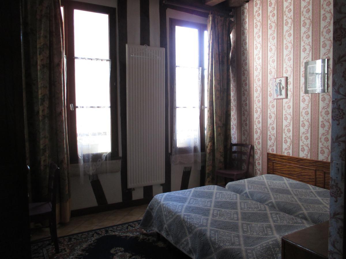 Twin Room check not possible after 9 pm