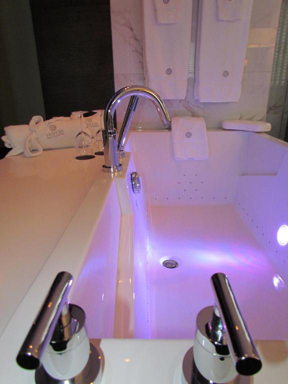 King Suite with open bathroom