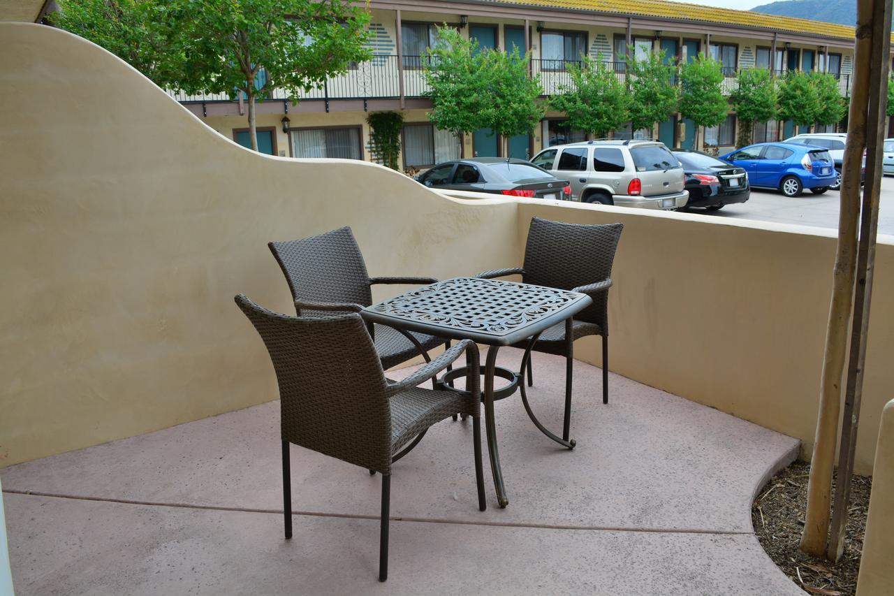 Standard Room with One Queen Bed and Patio